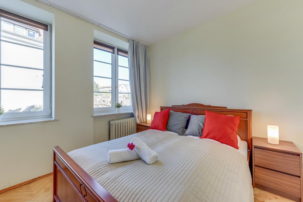 By The River - Old Town By Renters Apartment *